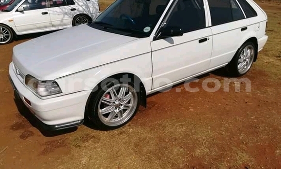 Acheter Occasion Voiture Mazda 323 Blanc à Butha–Buthe, Thaba-Tseka Acheter Occasion Voiture Mazda 323 Blanc à Butha–Buthe, Thaba-Tseka