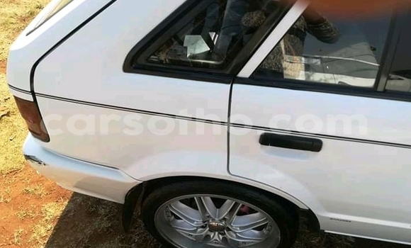 Acheter Occasion Voiture Mazda 323 Blanc à Butha–Buthe, Thaba-Tseka Acheter Occasion Voiture Mazda 323 Blanc à Butha–Buthe, Thaba-Tseka