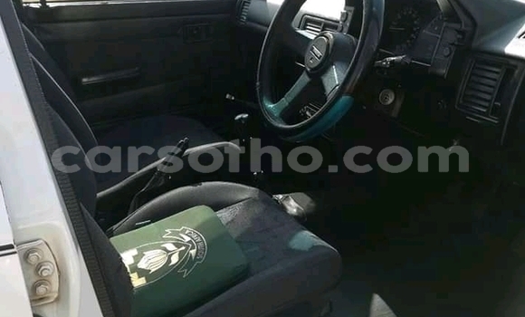 Acheter Occasion Voiture Mazda 323 Blanc à Butha–Buthe, Thaba-Tseka Acheter Occasion Voiture Mazda 323 Blanc à Butha–Buthe, Thaba-Tseka