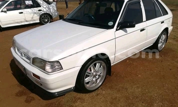 Acheter Occasion Voiture Mazda 323 Blanc à Butha–Buthe, Thaba-Tseka Acheter Occasion Voiture Mazda 323 Blanc à Butha–Buthe, Thaba-Tseka