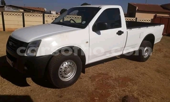 Acheter Occasion Voiture Isuzu KB Blanc à Butha–Buthe, Thaba-Tseka Acheter Occasion Voiture Isuzu KB Blanc à Butha–Buthe, Thaba-Tseka