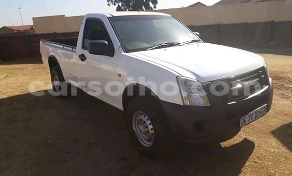Acheter Occasion Voiture Isuzu KB Blanc à Butha–Buthe, Thaba-Tseka Acheter Occasion Voiture Isuzu KB Blanc à Butha–Buthe, Thaba-Tseka