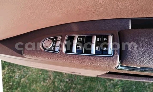 Acheter Occasion Voiture Mercedes-Benz 300CD Blanc à Maseru, Maseru Acheter Occasion Voiture Mercedes-Benz 300CD Blanc à Maseru, Maseru