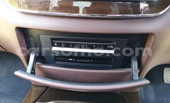 Acheter Occasion Voiture Mercedes-Benz 300CD Blanc à Maseru, Maseru Acheter Occasion Voiture Mercedes-Benz 300CD Blanc à Maseru, Maseru