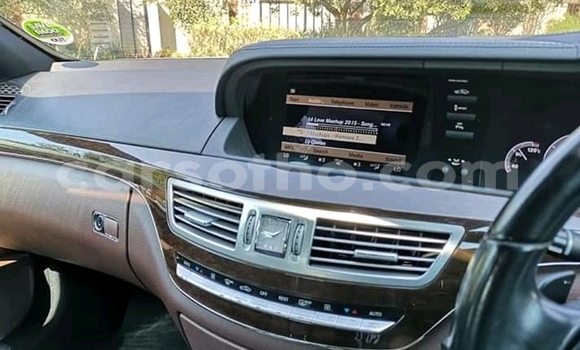 Acheter Occasion Voiture Mercedes-Benz 300CD Blanc à Maseru, Maseru Acheter Occasion Voiture Mercedes-Benz 300CD Blanc à Maseru, Maseru