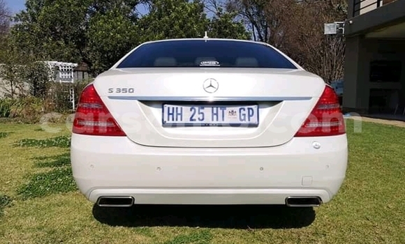 Acheter Occasion Voiture Mercedes-Benz 300CD Blanc à Maseru, Maseru Acheter Occasion Voiture Mercedes-Benz 300CD Blanc à Maseru, Maseru