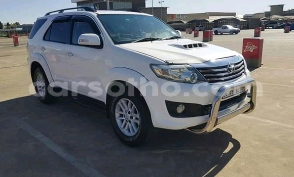 Acheter Occasion Voiture Toyota Hilux Blanc à Butha–Buthe, Thaba-Tseka Acheter Occasion Voiture Toyota Hilux Blanc à Butha–Buthe, Thaba-Tseka