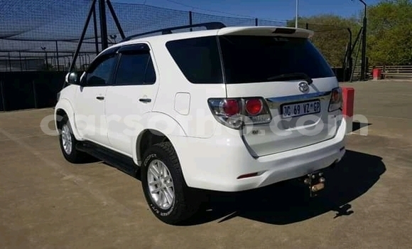 Acheter Occasion Voiture Toyota Hilux Blanc à Butha–Buthe, Thaba-Tseka Acheter Occasion Voiture Toyota Hilux Blanc à Butha–Buthe, Thaba-Tseka