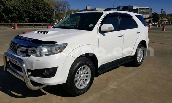 Acheter Occasion Voiture Toyota Hilux Blanc à Butha–Buthe, Thaba-Tseka Acheter Occasion Voiture Toyota Hilux Blanc à Butha–Buthe, Thaba-Tseka