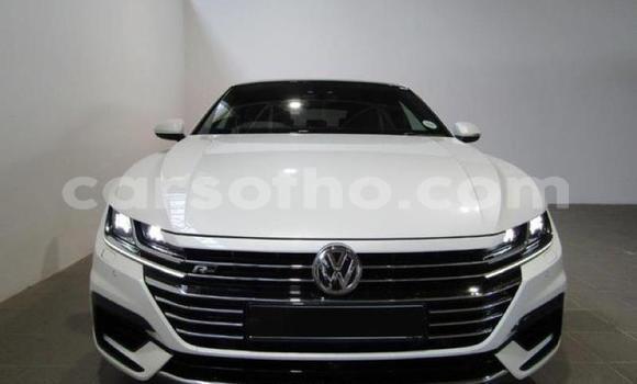 اشتري مستعمل Volkswagen Passat White سيارة في Maseru في Maseru اشتري مستعمل Volkswagen Passat White سيارة في Maseru في Maseru