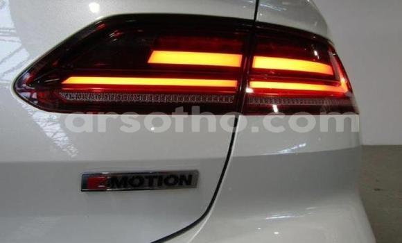 اشتري مستعمل Volkswagen Passat White سيارة في Maseru في Maseru اشتري مستعمل Volkswagen Passat White سيارة في Maseru في Maseru