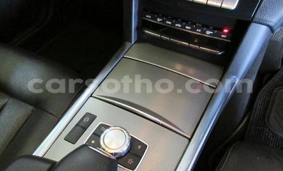 Sayi Na hannu Mercedes-Benz E–Class White Mota in Maseru a Maseru Sayi Na hannu Mercedes-Benz E–Class White Mota in Maseru a Maseru