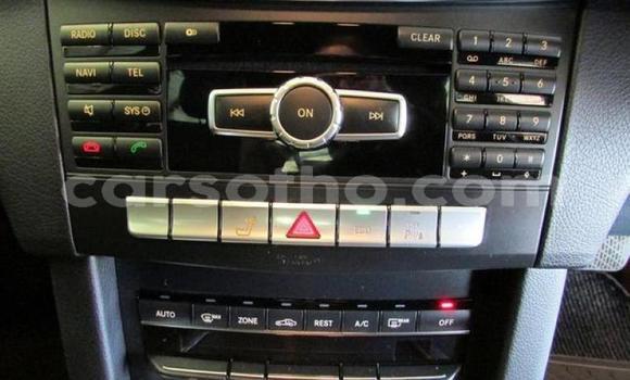 Sayi Na hannu Mercedes-Benz E–Class White Mota in Maseru a Maseru Sayi Na hannu Mercedes-Benz E–Class White Mota in Maseru a Maseru