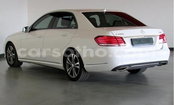 Sayi Na hannu Mercedes-Benz E–Class White Mota in Maseru a Maseru Sayi Na hannu Mercedes-Benz E–Class White Mota in Maseru a Maseru