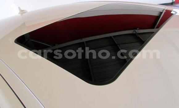 Sayi Na hannu Mercedes-Benz E–Class White Mota in Maseru a Maseru Sayi Na hannu Mercedes-Benz E–Class White Mota in Maseru a Maseru