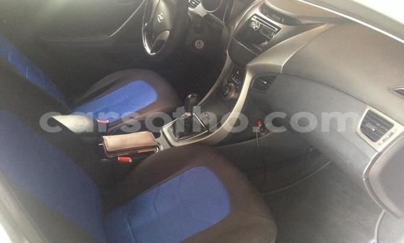 Sayi Na hannu Hyundai Elantra Silver Mota in Peka a Leribe Sayi Na hannu Hyundai Elantra Silver Mota in Peka a Leribe