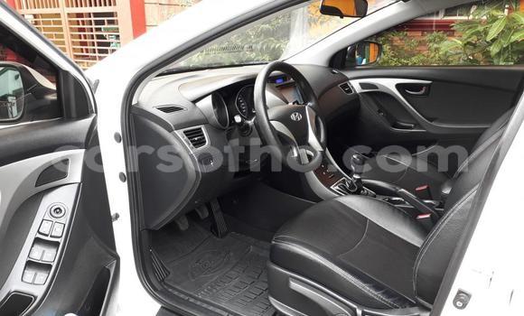 Sayi Na hannu Hyundai Elantra White Mota in Mokhotlong a Berea Sayi Na hannu Hyundai Elantra White Mota in Mokhotlong a Berea