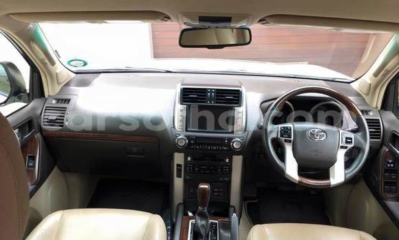 Sayi Na hannu Toyota Land Cruiser Prado White Mota in Maputsoa a Leribe Sayi Na hannu Toyota Land Cruiser Prado White Mota in Maputsoa a Leribe