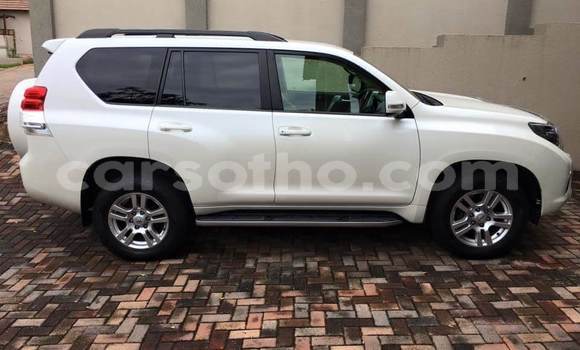 Sayi Na hannu Toyota Land Cruiser Prado White Mota in Maputsoa a Leribe Sayi Na hannu Toyota Land Cruiser Prado White Mota in Maputsoa a Leribe