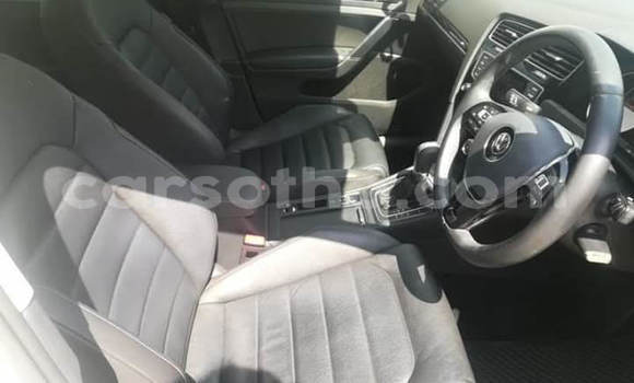 اشتري مستعمل Volkswagen Golf White سيارة في Maputsoa في Leribe اشتري مستعمل Volkswagen Golf White سيارة في Maputsoa في Leribe