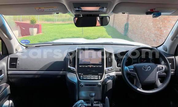 Buy Used Toyota Land Cruiser White Car in Maseru in Maseru Buy Used Toyota Land Cruiser White Car in Maseru in Maseru