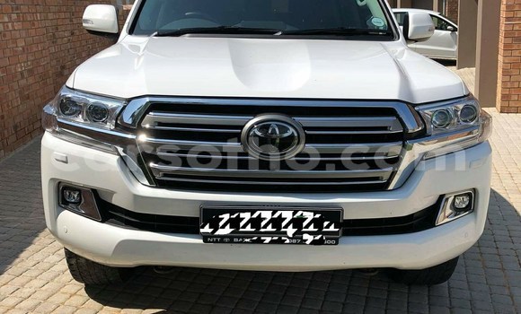 Buy Used Toyota Land Cruiser White Car in Maseru in Maseru Buy Used Toyota Land Cruiser White Car in Maseru in Maseru