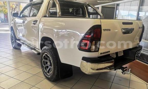 Sayi Na hannu Toyota Hilux White Mota in Maseru a Maseru Sayi Na hannu Toyota Hilux White Mota in Maseru a Maseru