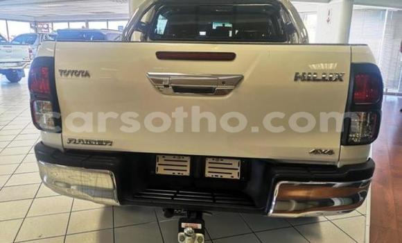 Sayi Na hannu Toyota Hilux White Mota in Maseru a Maseru Sayi Na hannu Toyota Hilux White Mota in Maseru a Maseru