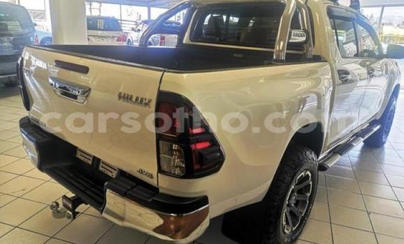 Sayi Na hannu Toyota Hilux White Mota in Maseru a Maseru Sayi Na hannu Toyota Hilux White Mota in Maseru a Maseru