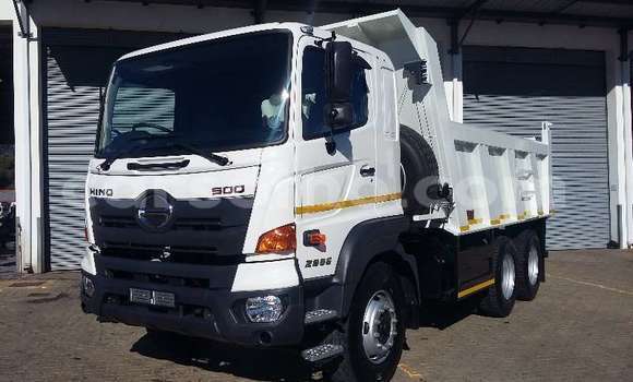 Acheter Occasion Utilitaire Hino 300 Series Blanc à Hlotse, Leribe Acheter Occasion Utilitaire Hino 300 Series Blanc à Hlotse, Leribe