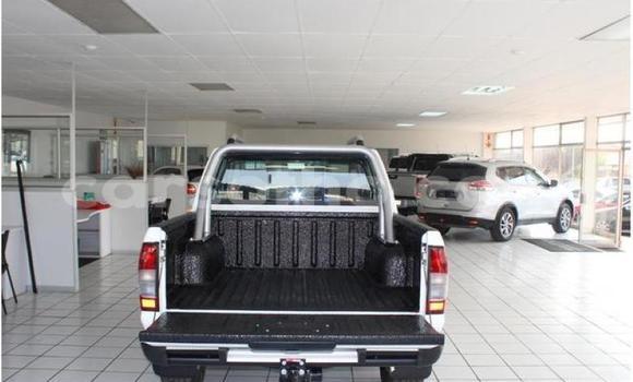 Acheter Occasion Voiture Nissan NP 300 Blanc à Hlotse, Leribe Acheter Occasion Voiture Nissan NP 300 Blanc à Hlotse, Leribe