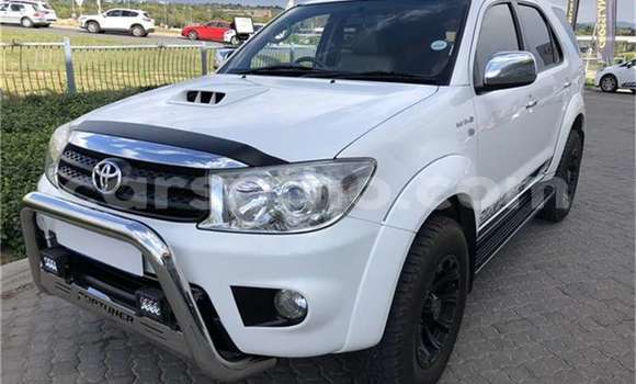 Acheter Occasion Voiture Toyota Fortuner Blanc à Maseru, Maseru Acheter Occasion Voiture Toyota Fortuner Blanc à Maseru, Maseru