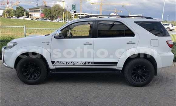 Acheter Occasion Voiture Toyota Fortuner Blanc à Maseru, Maseru Acheter Occasion Voiture Toyota Fortuner Blanc à Maseru, Maseru