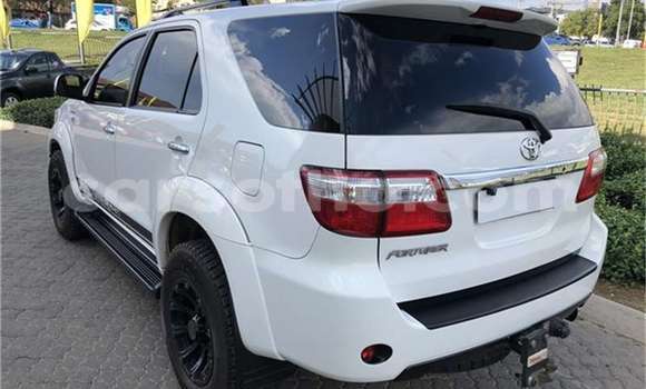 Acheter Occasion Voiture Toyota Fortuner Blanc à Maseru, Maseru Acheter Occasion Voiture Toyota Fortuner Blanc à Maseru, Maseru