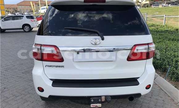 Acheter Occasion Voiture Toyota Fortuner Blanc à Maseru, Maseru Acheter Occasion Voiture Toyota Fortuner Blanc à Maseru, Maseru