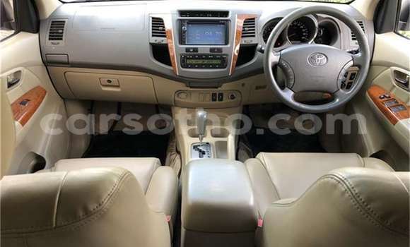 Acheter Occasion Voiture Toyota Fortuner Blanc à Maseru, Maseru Acheter Occasion Voiture Toyota Fortuner Blanc à Maseru, Maseru