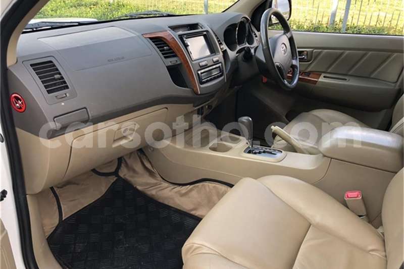 Big with watermark toyota fortuner 3 0d 4d automatic 2010 id 57221928 type main