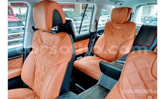 Sayi Imported Toyota Land Cruiser Black Mota in Import - Dubai a Maseru Sayi Imported Toyota Land Cruiser Black Mota in Import - Dubai a Maseru