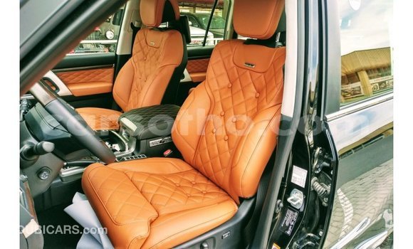 Sayi Imported Toyota Land Cruiser Black Mota in Import - Dubai a Maseru Sayi Imported Toyota Land Cruiser Black Mota in Import - Dubai a Maseru