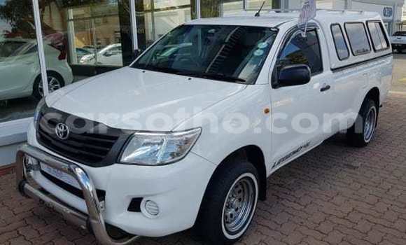 Sayi Na hannu Toyota Hilux White Mota in Maputsoa a Leribe Sayi Na hannu Toyota Hilux White Mota in Maputsoa a Leribe