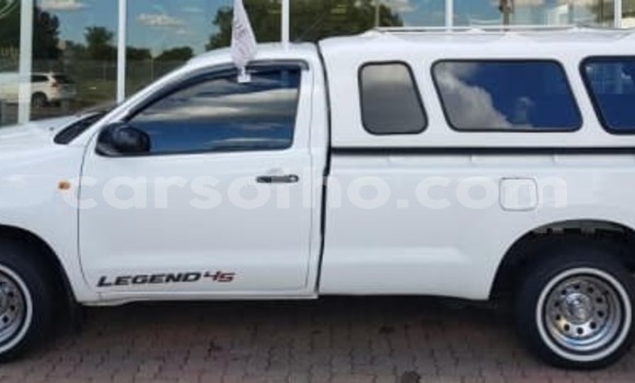 Sayi Na hannu Toyota Hilux White Mota in Maputsoa a Leribe Sayi Na hannu Toyota Hilux White Mota in Maputsoa a Leribe