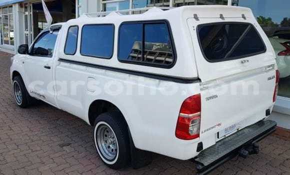 Sayi Na hannu Toyota Hilux White Mota in Maputsoa a Leribe Sayi Na hannu Toyota Hilux White Mota in Maputsoa a Leribe