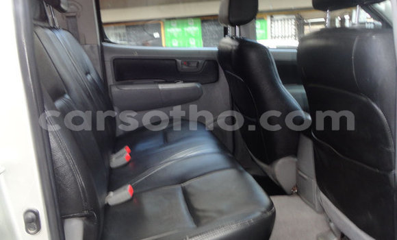 Acheter Occasion Voiture Toyota Hilux Gris à Maputsoe, Leribe Acheter Occasion Voiture Toyota Hilux Gris à Maputsoe, Leribe