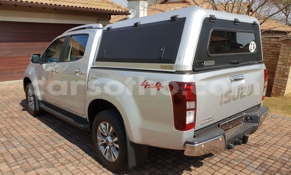 Sayi Na hannu Isuzu KB Silver Mota in Maseru a Maseru Sayi Na hannu Isuzu KB Silver Mota in Maseru a Maseru