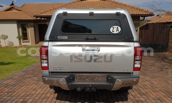 Sayi Na hannu Isuzu KB Silver Mota in Maseru a Maseru Sayi Na hannu Isuzu KB Silver Mota in Maseru a Maseru