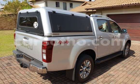 Sayi Na hannu Isuzu KB Silver Mota in Maseru a Maseru Sayi Na hannu Isuzu KB Silver Mota in Maseru a Maseru