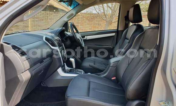 Sayi Na hannu Isuzu KB Silver Mota in Maseru a Maseru Sayi Na hannu Isuzu KB Silver Mota in Maseru a Maseru