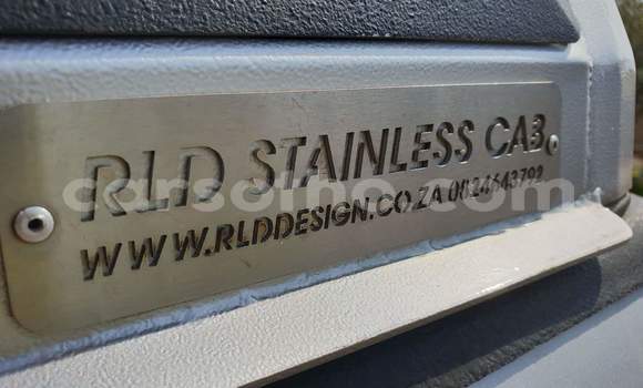 Sayi Na hannu Isuzu KB Silver Mota in Maseru a Maseru Sayi Na hannu Isuzu KB Silver Mota in Maseru a Maseru