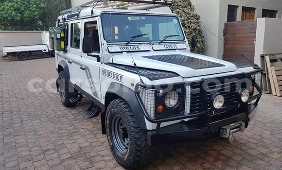 Buy Used Land Rover Defender White Car in Maputsoa in Leribe Buy Used Land Rover Defender White Car in Maputsoa in Leribe