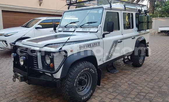 Buy Used Land Rover Defender White Car in Maputsoa in Leribe Buy Used Land Rover Defender White Car in Maputsoa in Leribe